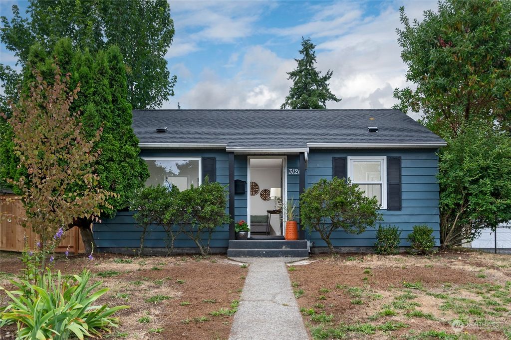 Photo of 3126 SW 97th Street, Seattle, WA 98126 (MLS # 2137460)