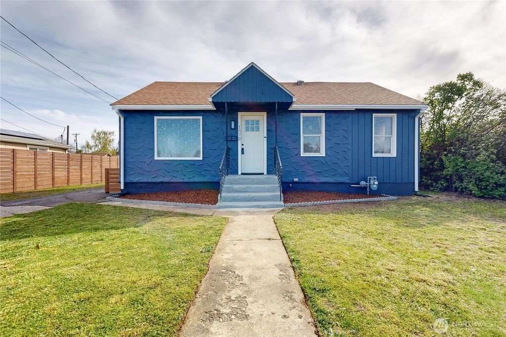 Photo of 1572 E Alder Street, Walla Walla, WA 99362 (MLS # 2500385)