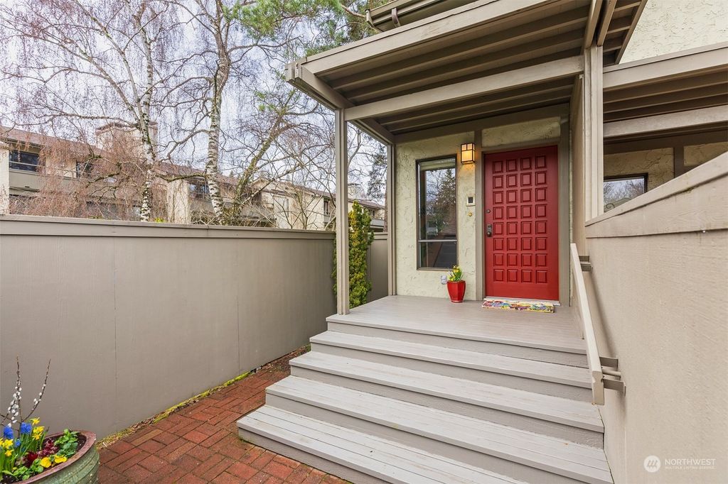 Photo of 5852 NE Parkpoint Place, Seattle, WA 98115 (MLS # 2201842)
