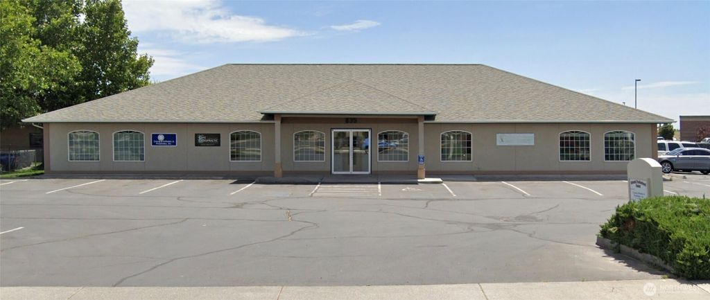 Photo of 835 E Colonial Avenue #103, Moses Lake, WA 98837 (MLS # 2506729)