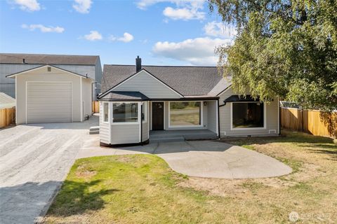 Photo of 417 N Anacortes Street, Burlington, WA 98233 (MLS # 2439947)