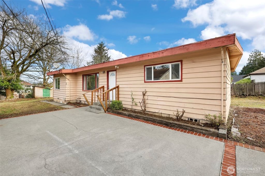 Photo of 3414 S 200th Street, SeaTac, WA 98198 (MLS # 2467964)