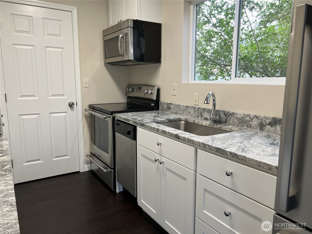 Photo of 14721 Portland Avenue SW, Lakewood, WA 98499 (MLS # 2528650)