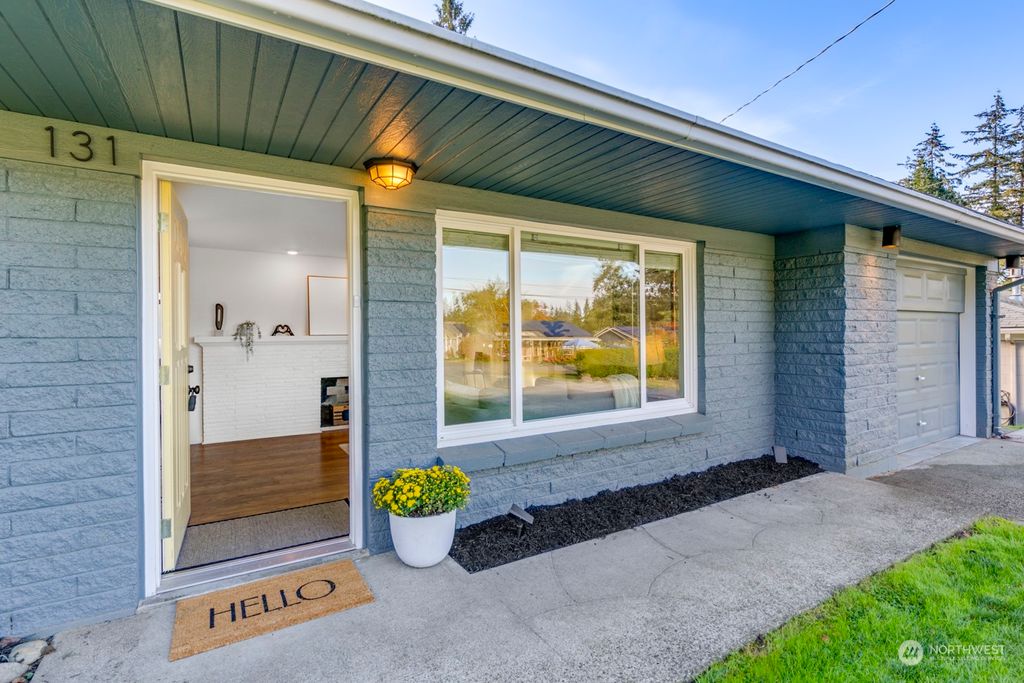 Photo of 131 N 184th Street, Shoreline, WA 98133 (MLS # 2307199)