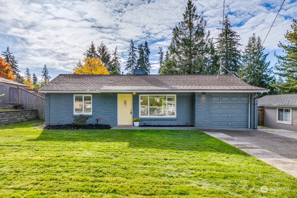 Photo of 131 N 184th Street, Shoreline, WA 98133 (MLS # 2307199)