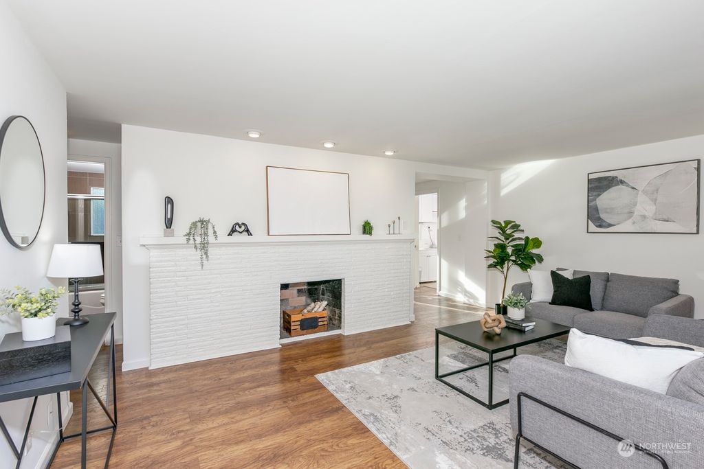 Photo of 131 N 184th Street, Shoreline, WA 98133 (MLS # 2307199)