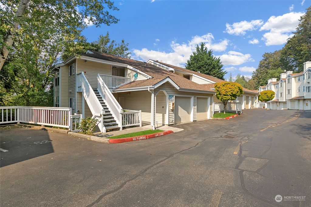 Photo of 2600 118th Avenue SE #4-301, Bellevue, WA 98005 (MLS # 1999179)