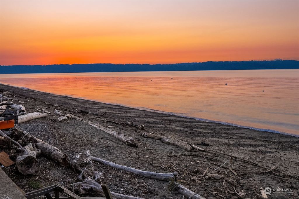 Photo of 16935 Maplewild Avenue SW, Burien, WA 98166 (MLS # 2008897)