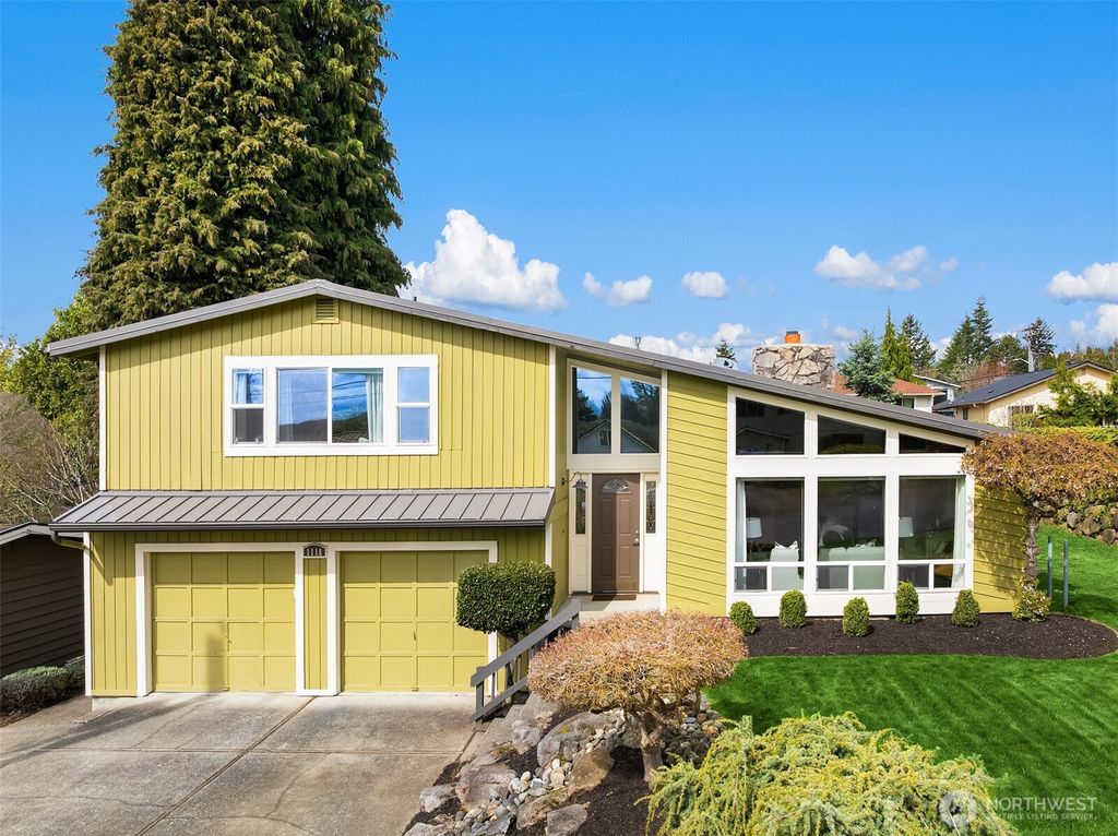 Photo of 1118 N 29th Street, Renton, WA 98056 (MLS # 2352932)