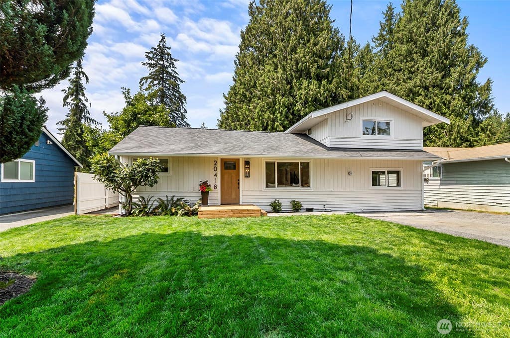 Photo of 20418 54th Avenue W, Lynnwood, WA 98036 (MLS # 2559365)