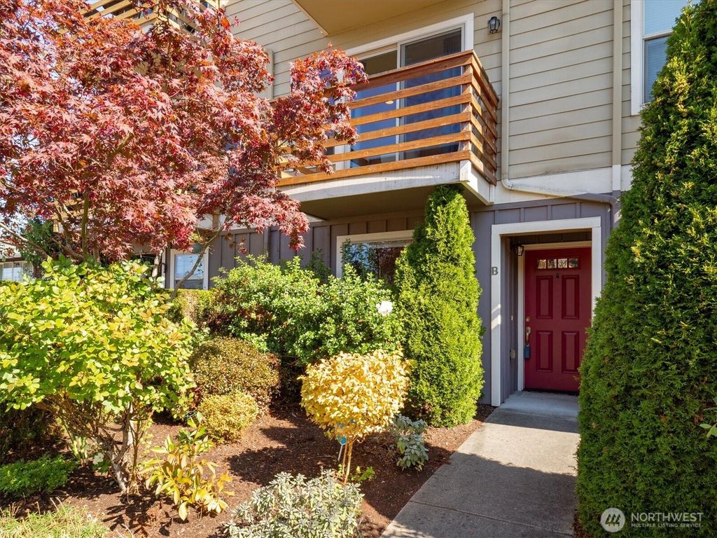 Photo of 9220 16th Avenue SW #B, Seattle, WA 98106 (MLS # 2437862)