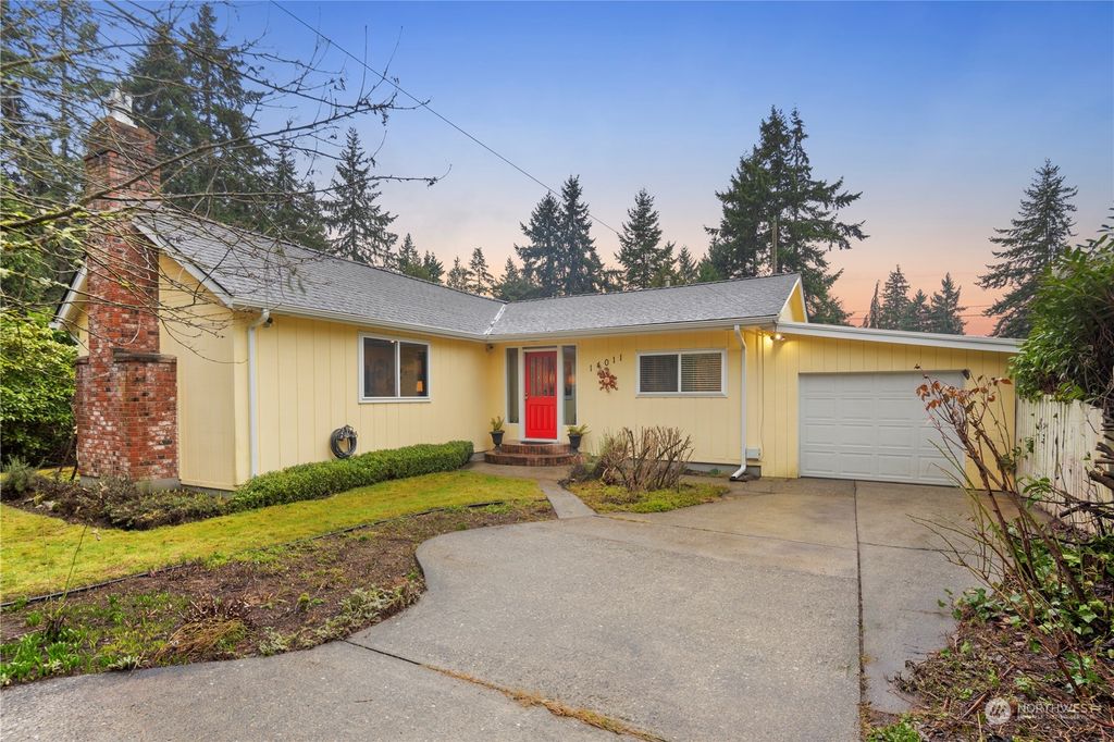 Photo of 14011 Roslyn Place N, Seattle, WA 98133 (MLS # 2193212)