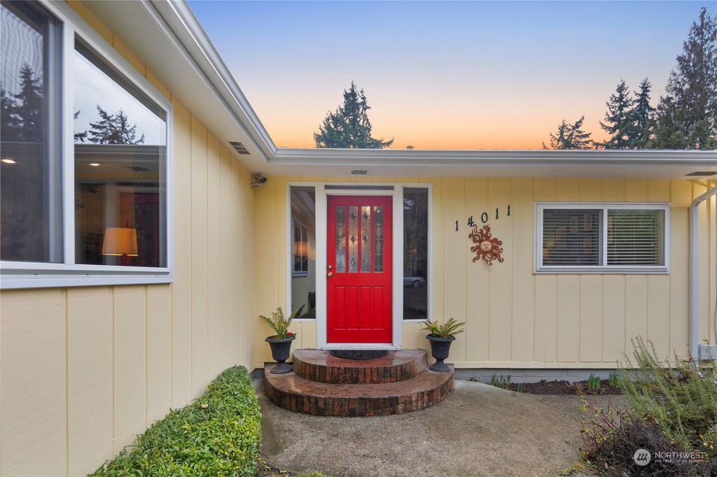 Photo of 14011 Roslyn Place N, Seattle, WA 98133 (MLS # 2193212)