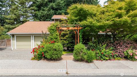 Photo of 10310 117th Place NE, Kirkland, WA 98033 (MLS # 2519268)
