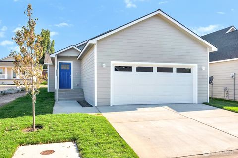 123 E 9th Avenue Unit 60, Moses Lake, WA 98837 - MLS#: 2358558