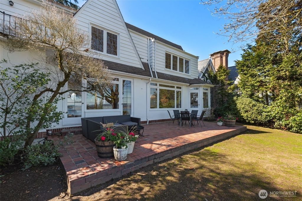 Photo of 520 36th Avenue E, Seattle, WA 98112 (MLS # 2500660)