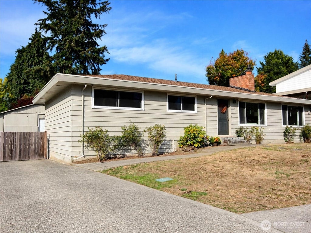 Photo of 2404 NE 22nd Street, Renton, WA 98056 (MLS # 2591862)