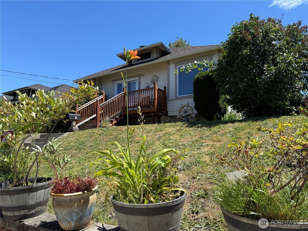 Photo of 914 Pacific Avenue, Bremerton, WA 98337 (MLS # 2539695)