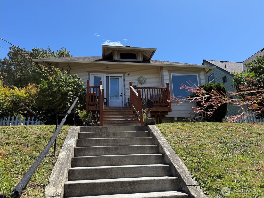 Photo of 914 Pacific Avenue, Bremerton, WA 98337 (MLS # 2539695)
