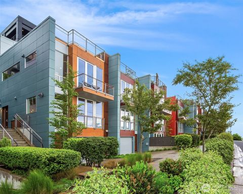 Photo of 2834 Fairview Avenue E, Seattle, WA 98102 (MLS # 2512604)