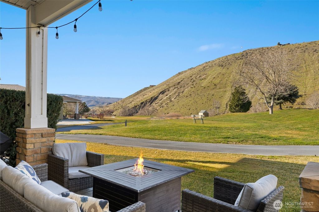 Photo of 23041 Sunserra Loop NW, Quincy, WA 98848 (MLS # 2492502)