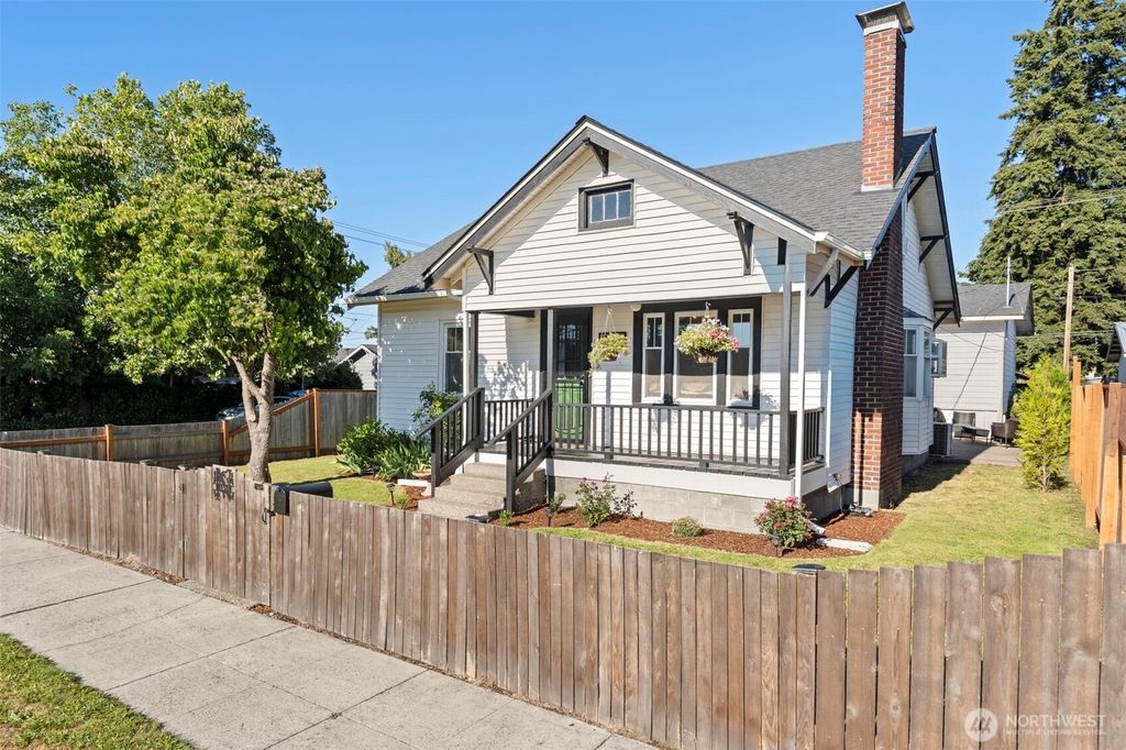 Photo of 928 F Street, Centralia, WA 98531 (MLS # 2553768)