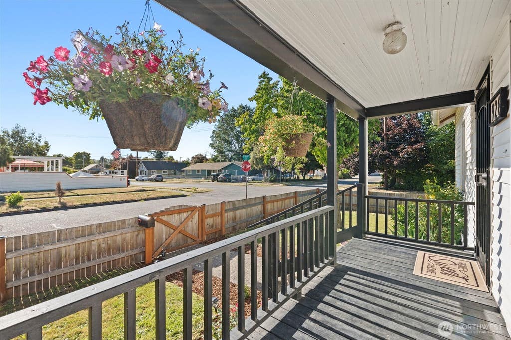 Photo of 928 F Street, Centralia, WA 98531 (MLS # 2553768)