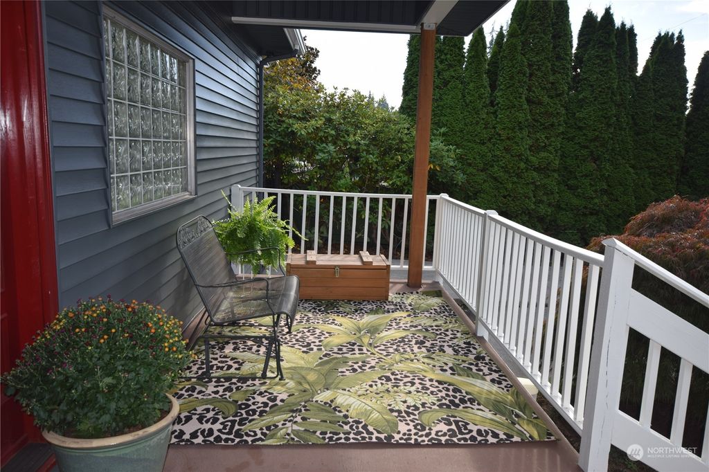 Photo of 14976 18th Avenue SW, Burien, WA 98166 (MLS # 2170175)