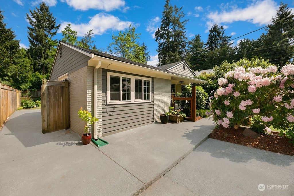 Photo of 2016 NE 137th Street, Seattle, WA 98125 (MLS # 2072133)