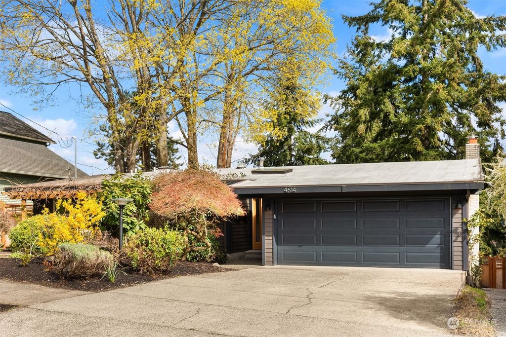 Photo of 4614 S Ferdinand Street, Seattle, WA 98118 (MLS # 2056629)