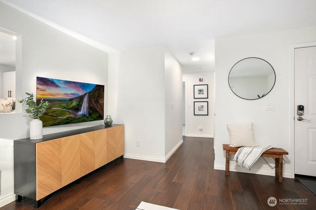 Photo of 595 Newport Way NW #C4, Issaquah, WA 98027 (MLS # 2476520)