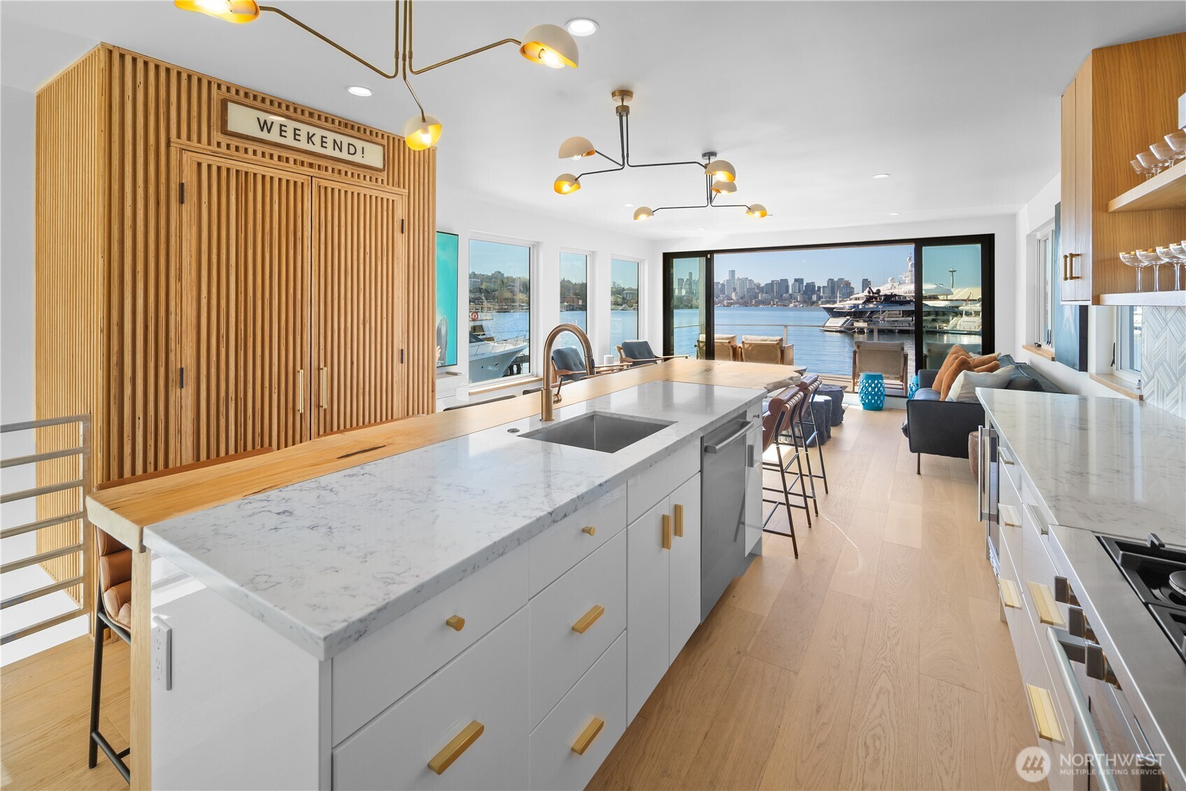 2309 N Northlake Way 13