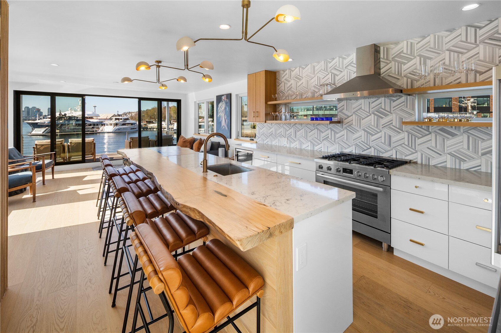 2309 N Northlake Way 13