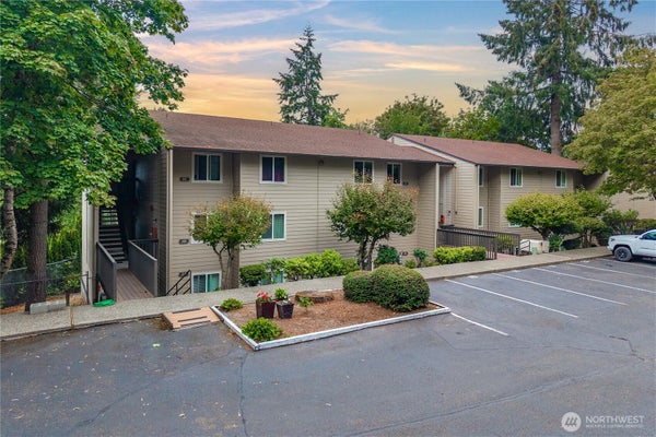 303 KENYON ST NW APT 2A, OLYMPIA, WA 98502 - Image c5f50ef5d7c30511592cf9a3a82cd1e2/55452080