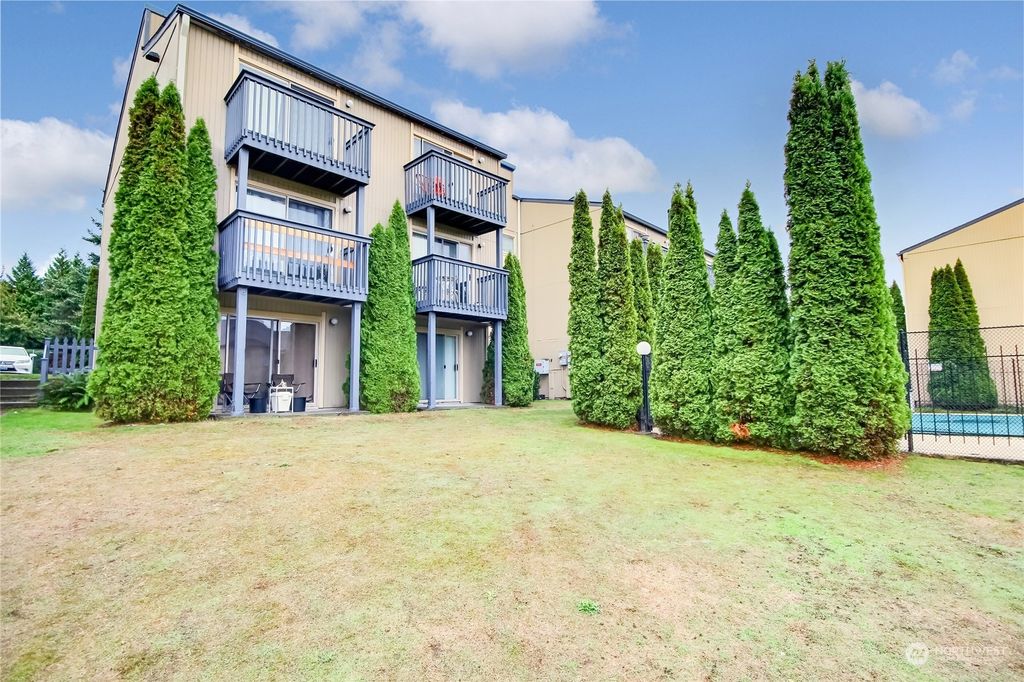 Photo of 31003 14th Avenue S #F17, Federal Way, WA 98003 (MLS # 2169435)
