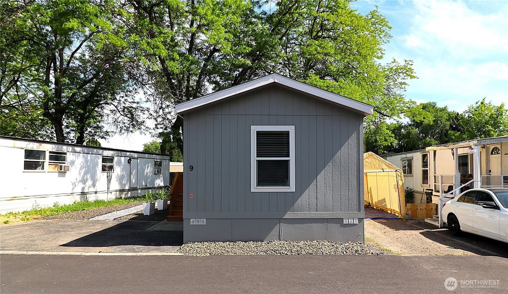 Photo of 1060 N Wenas Road #9, Selah, WA 98942 (MLS # 2531956)