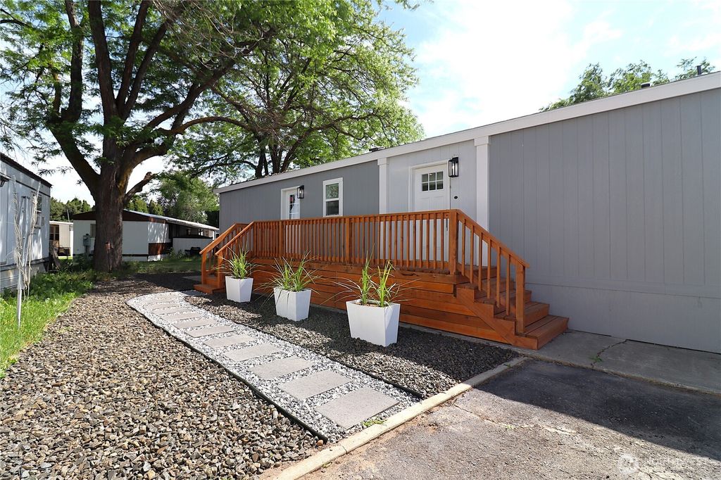 Photo of 1060 N Wenas Road #9, Selah, WA 98942 (MLS # 2531956)