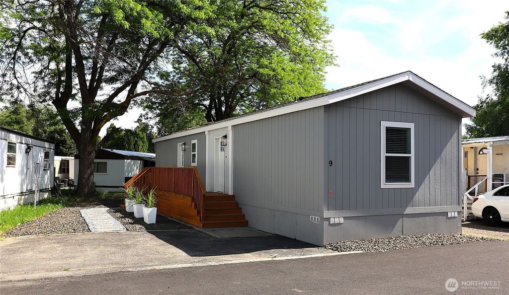 Photo of 1060 N Wenas Road #9, Selah, WA 98942 (MLS # 2531956)