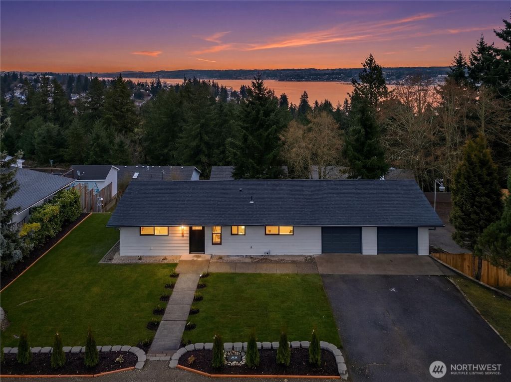 Photo of 1270 Lansing Avenue, Bremerton, WA 98312 (MLS # 2484091)