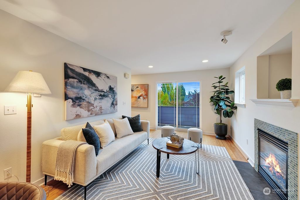 Photo of 305 27th Avenue E, Seattle, WA 98112 (MLS # 2304555)