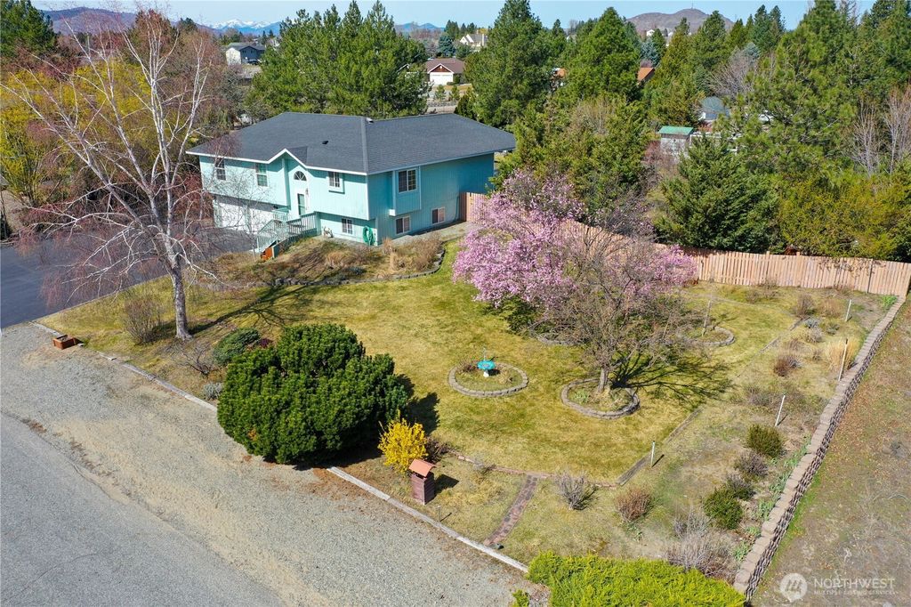 Photo of 16 River Overlook Street, Omak, WA 98841 (MLS # 2498949)