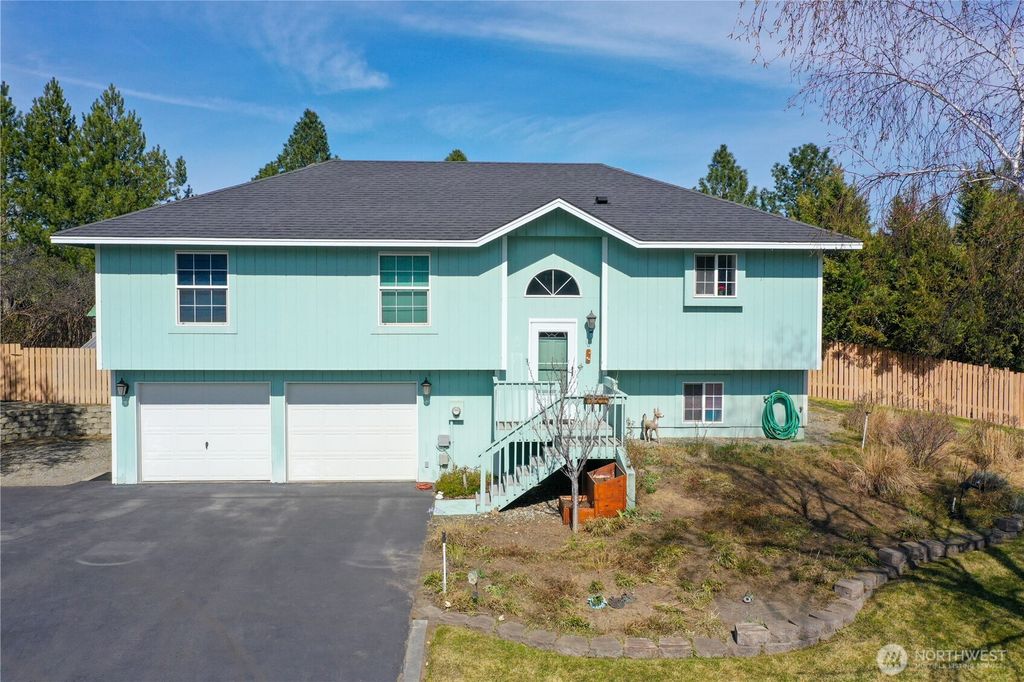 Photo of 16 River Overlook Street, Omak, WA 98841 (MLS # 2498949)