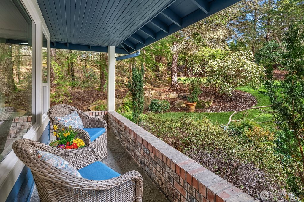 Photo of 26032 SE 30th Street, Sammamish, WA 98075 (MLS # 2346996)