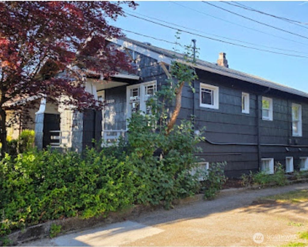 Photo of 5330 9th Avenue NE, Seattle, WA 98105 (MLS # 2543552)