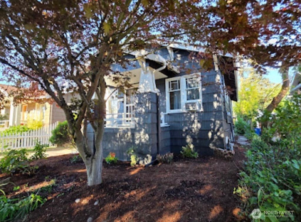 Photo of 5330 9th Avenue NE, Seattle, WA 98105 (MLS # 2543552)