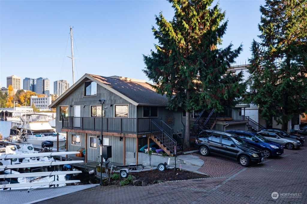 Photo of 3314 Fuhrman Ave E, Seattle, WA 98102 (MLS # 2329901)