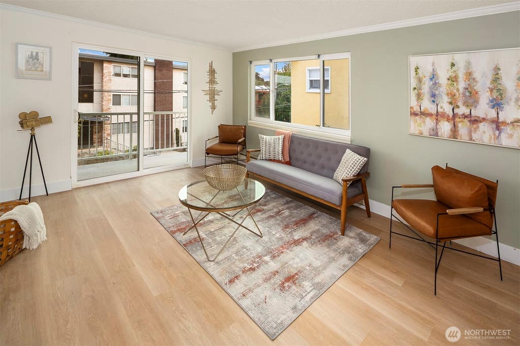Photo of 506 N 45th Street #302, Seattle, WA 98103 (MLS # 2566046)
