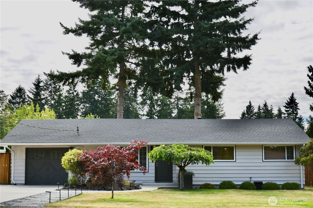 Photo of 30135 2nd Avenue SW, Federal Way, WA 98023 (MLS # 2406369)