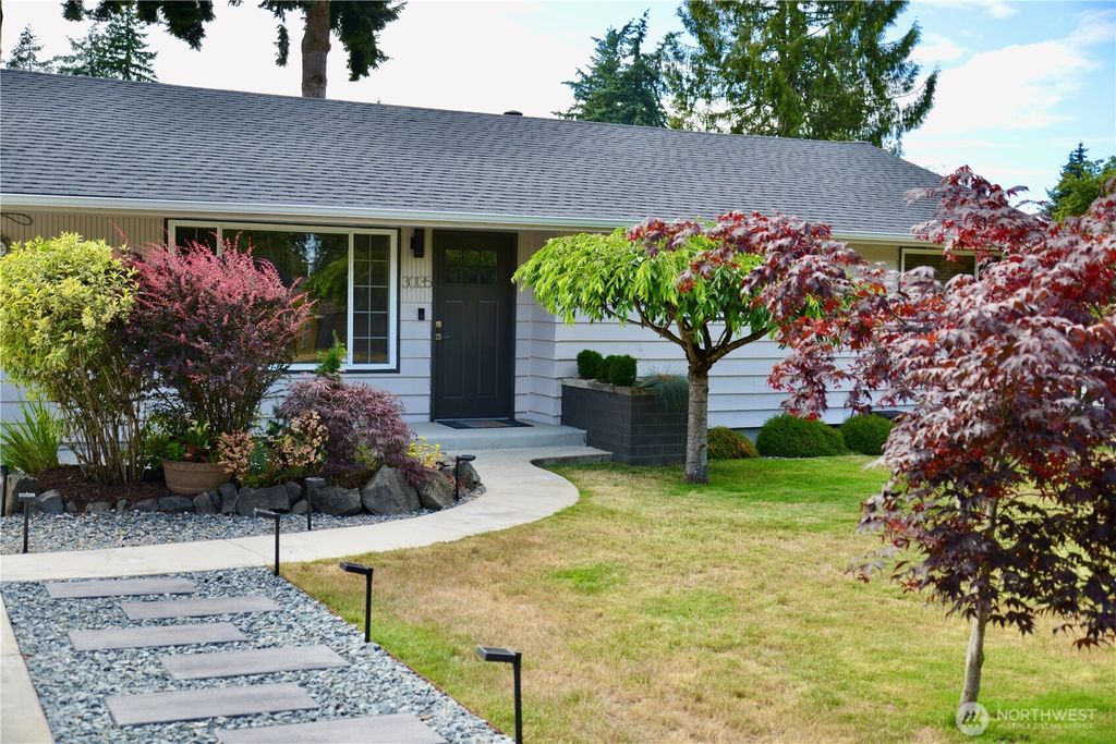 Photo of 30135 2nd Avenue SW, Federal Way, WA 98023 (MLS # 2406369)