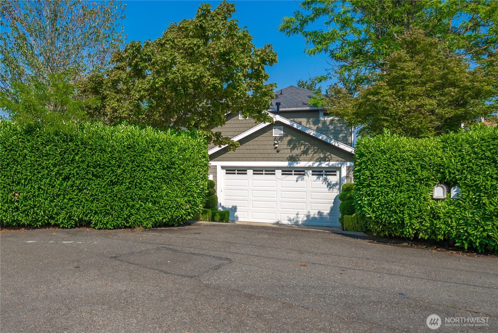 1202 Lansing Avenue W